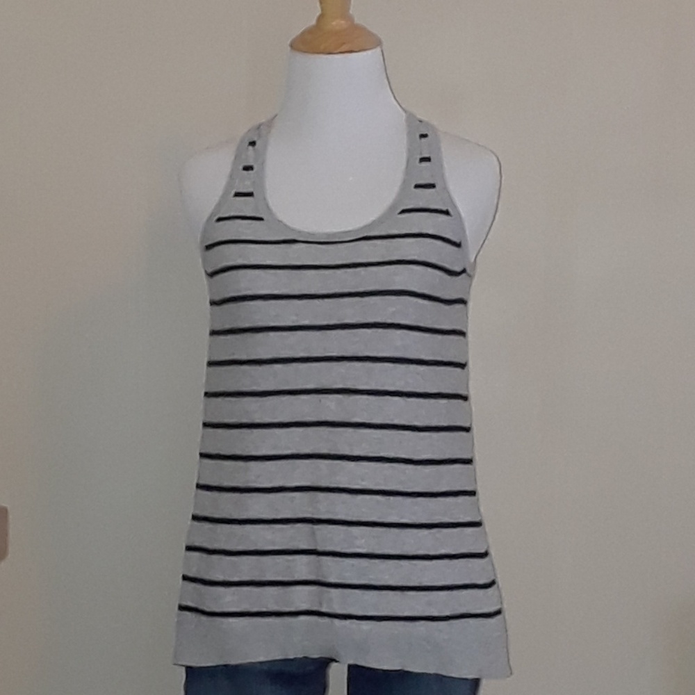 EUC Vince sleeveless sweater